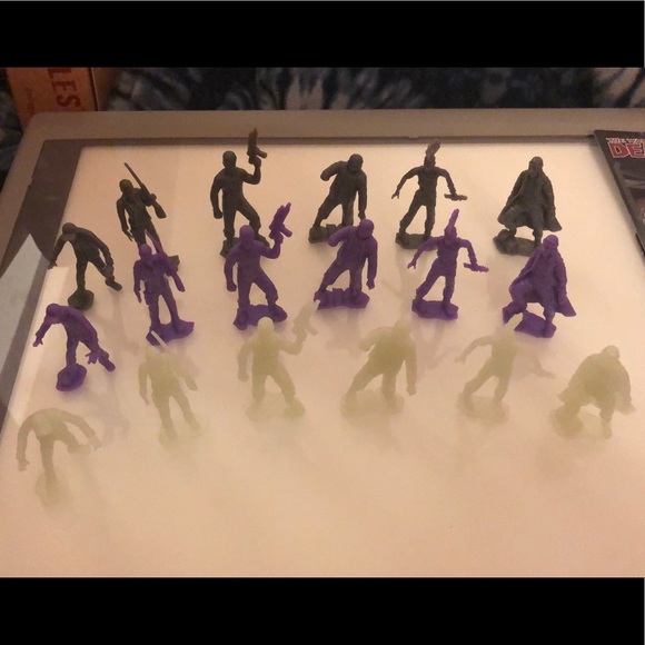 The Walking Dead Action Figures - Picture 2 of 11